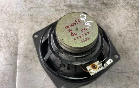 Mitsubishi Pajero Sport I Rear door speaker Mr142014