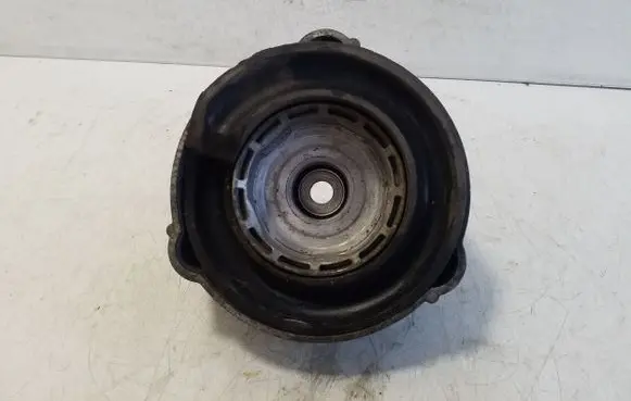 Volkswagen Touareg II Front coil spring rubber mount 7P0411189A