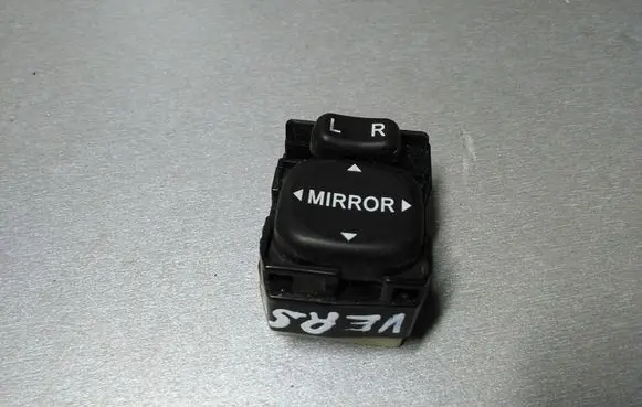 Wing mirror switch