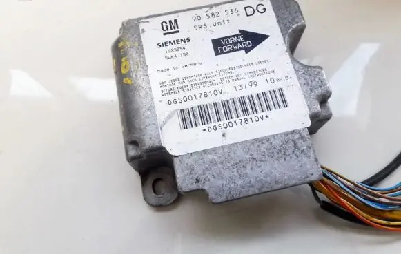 Opel Zafira A Airbag control unit/module 90582536 1923594