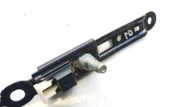 Toyota Auris 150 Seat belt adjustment rail e563003