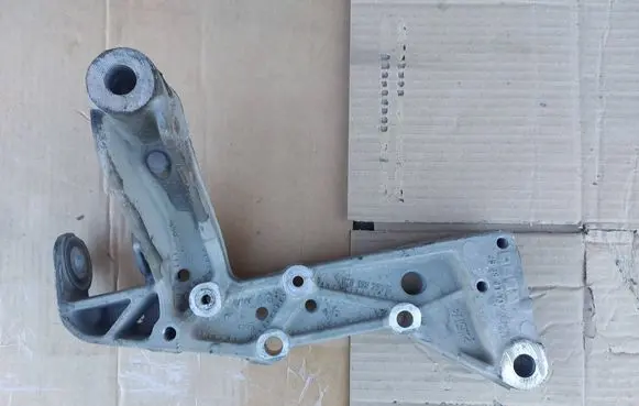 Volkswagen Touran II Front lower control arm/wishbone 1K0199296E