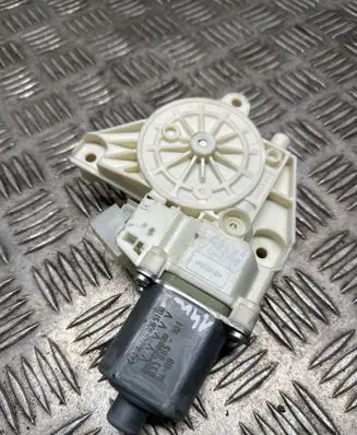 Mercedes-Benz A W176 Front door window regulator motor A2469065100 933865101