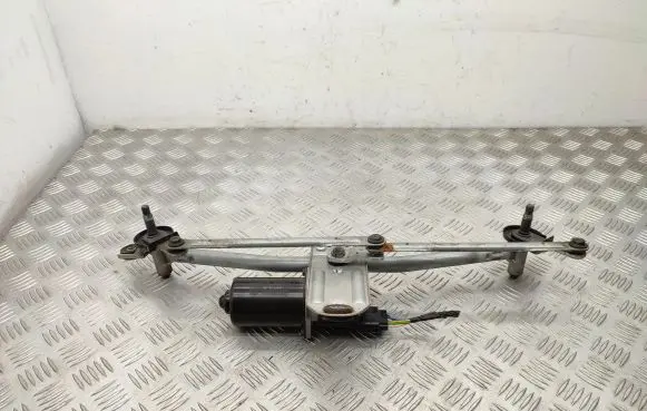KIA Sportage Front wiper linkage and motor