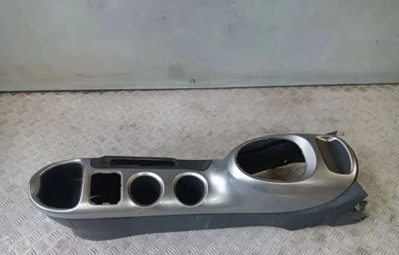 Nissan Juke I F15 Center console