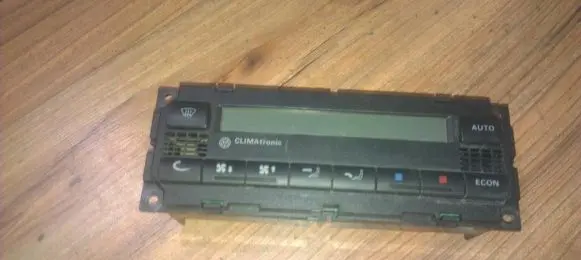Volkswagen PASSAT B5 Climate control unit