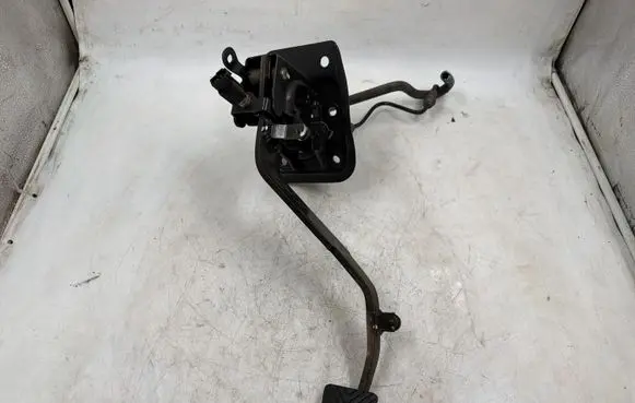 Mitsubishi Lancer X Clutch pedal 