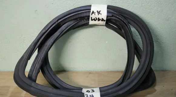 Volkswagen Sharan Rear door rubber seal (on body) 