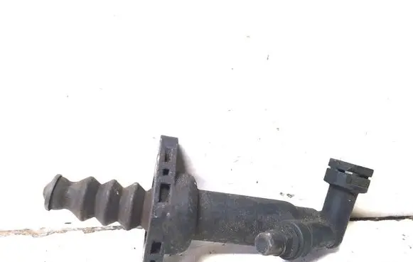 Volkswagen Jetta V Clutch slave cylinder 