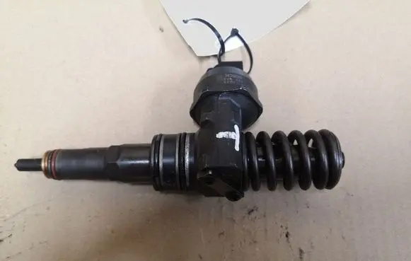 Volkswagen Polo Fuel injector 045130073T