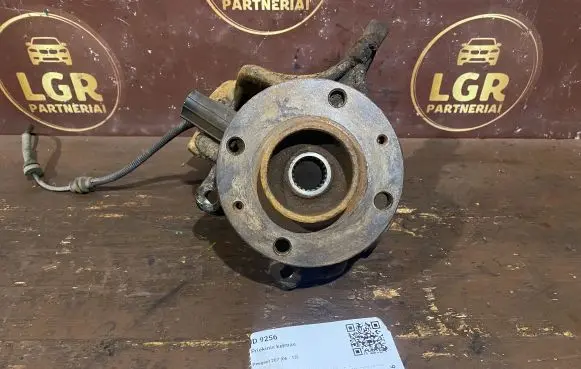 Peugeot 207 Front wheel hub spindle knuckle