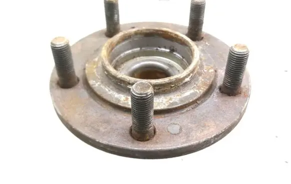 Mitsubishi Space Wagon Rear wheel hub