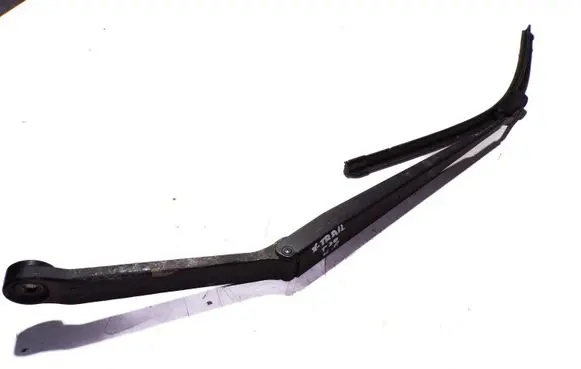 Nissan X-Trail T30 Windshield/front glass wiper blade 