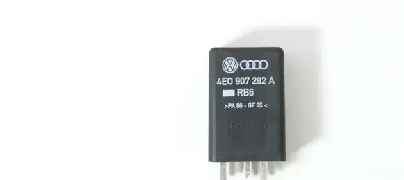 Audi Q7 4L Glow plug pre-heat relay 4E0907282A