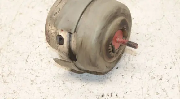 Engine mount bracket