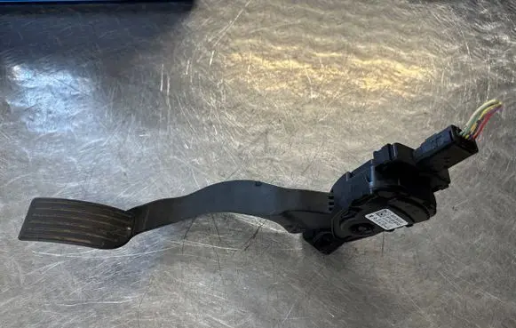 Peugeot 207 Accelerator throttle pedal 9681434380