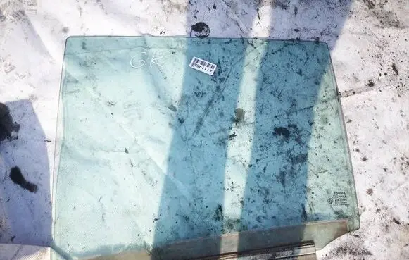 Toyota Yaris Rear door window glass AS2