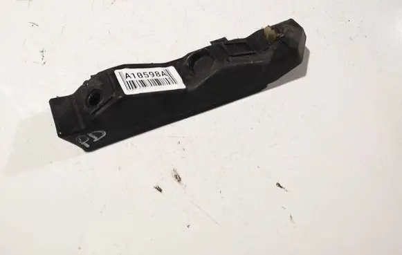 Front bumper mounting bracket