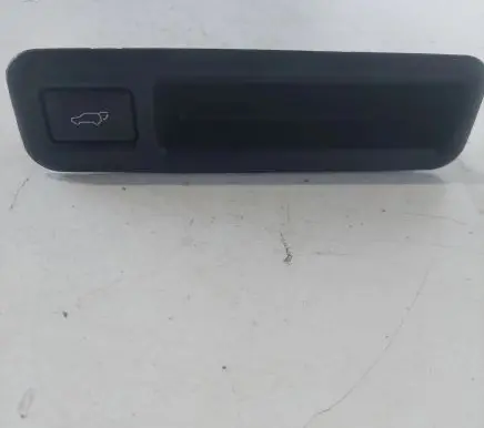 Tailgate opening switch