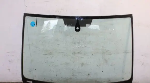 Seat Alhambra (Mk2) Front windscreen/windshield window 