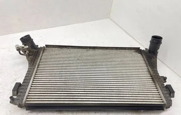 Skoda Octavia Mk2 (1Z) Intercooler radiator 1K0145803BN 1K0820411AE