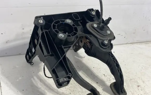Opel Astra J Pedal assembly 2797 PA66GF35