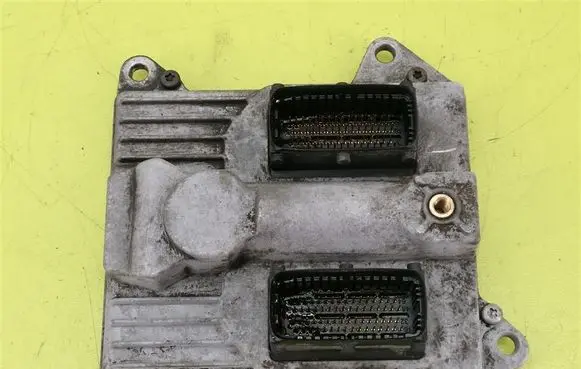 Opel Vectra C Engine control unit/module 55562443