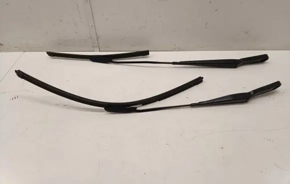 BMW 1 F40 Front wiper blade arm 7453962