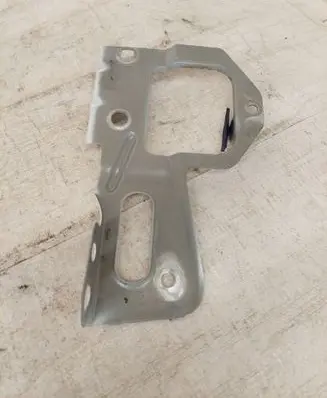 Opel Vivaro Fender mounting bracket