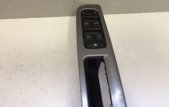 Volvo V50 Electric window control switch 8663817