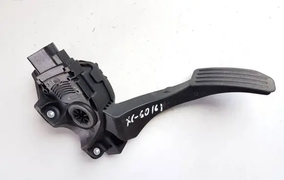 Volvo XC60 Accelerator throttle pedal 31329059