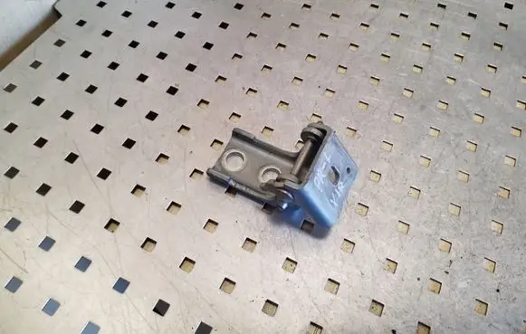 Peugeot 5008 Front door upper hinge