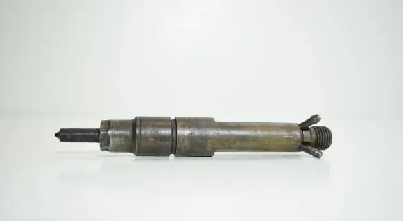 Audi A6 S6 C4 4A Fuel injector 028130201G