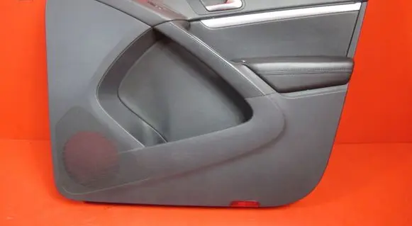 Volkswagen Tiguan Front door card panel trim