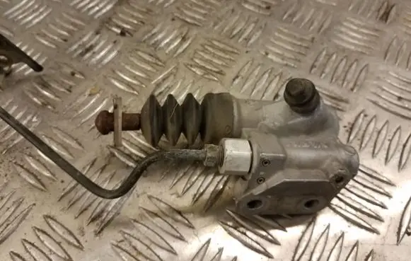 Honda FR-V Clutch slave cylinder 7B21