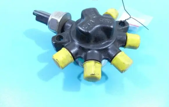 Renault Kangoo II Air suspension valve block 8200584034 IMPRK1239685