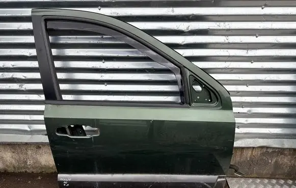 KIA Sorento Front door