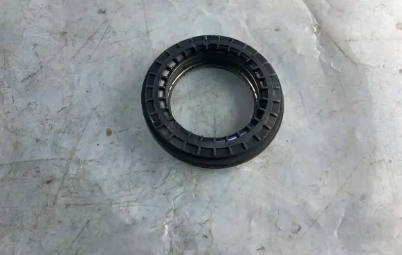 Volkswagen Polo IV 9N3 Front upper strut mount 