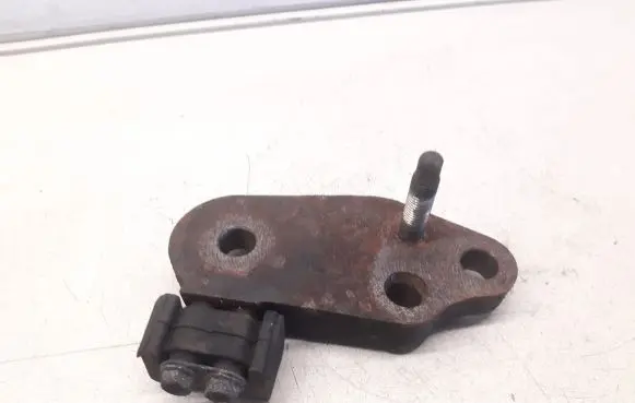 Toyota Avensis T250 Engine mounting bracket