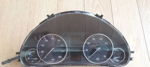 Mercedes-Benz C W203 Speedometer (instrument cluster) A2035409047