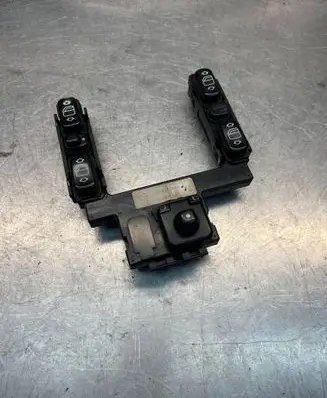 Mercedes-Benz E W210 Electric window control switch 2108211151