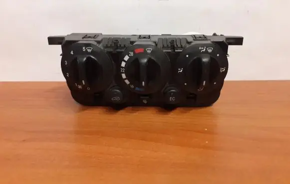 Mercedes-Benz A W168 Interior fan control switch 1688302085 4129