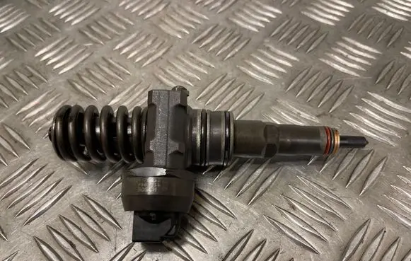 Volkswagen PASSAT B6 Fuel injector 038130073AG 0414720215