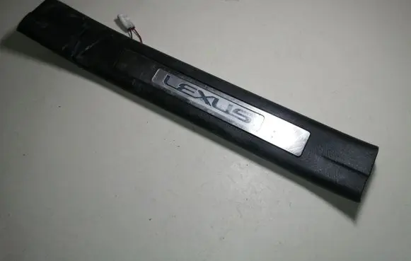 Lexus RX 330 - 350 - 400H Rear sill trim cover 6793048020