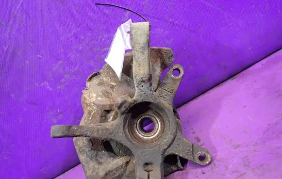 Opel Agila A Front wheel hub spindle knuckle