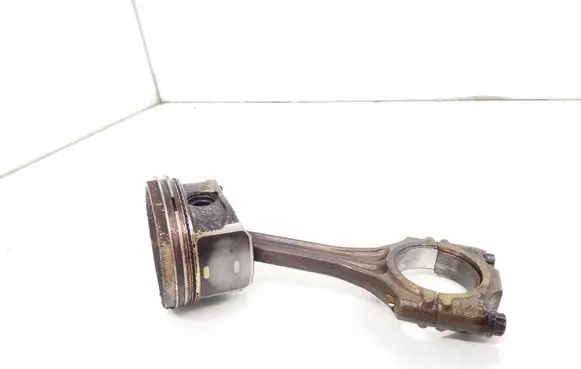 Volkswagen Polo Piston with connecting rod