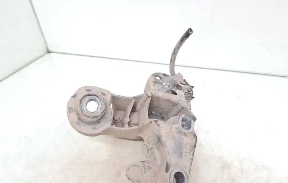 Engine mounting bracket