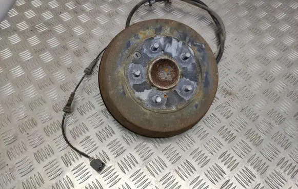 Nissan Juke I F15 Rear wheel hub