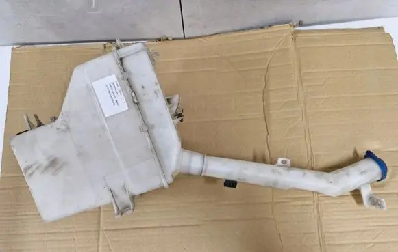 KIA Soul Windshield washer fluid reservoir/tank
