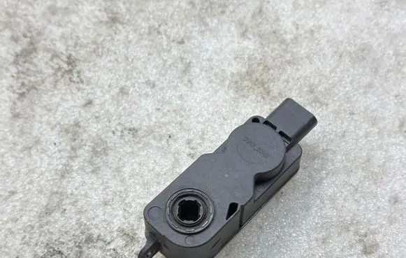 Tesla Model Y Radiator active air flap actuator 109776700B 22176353397 131988800053